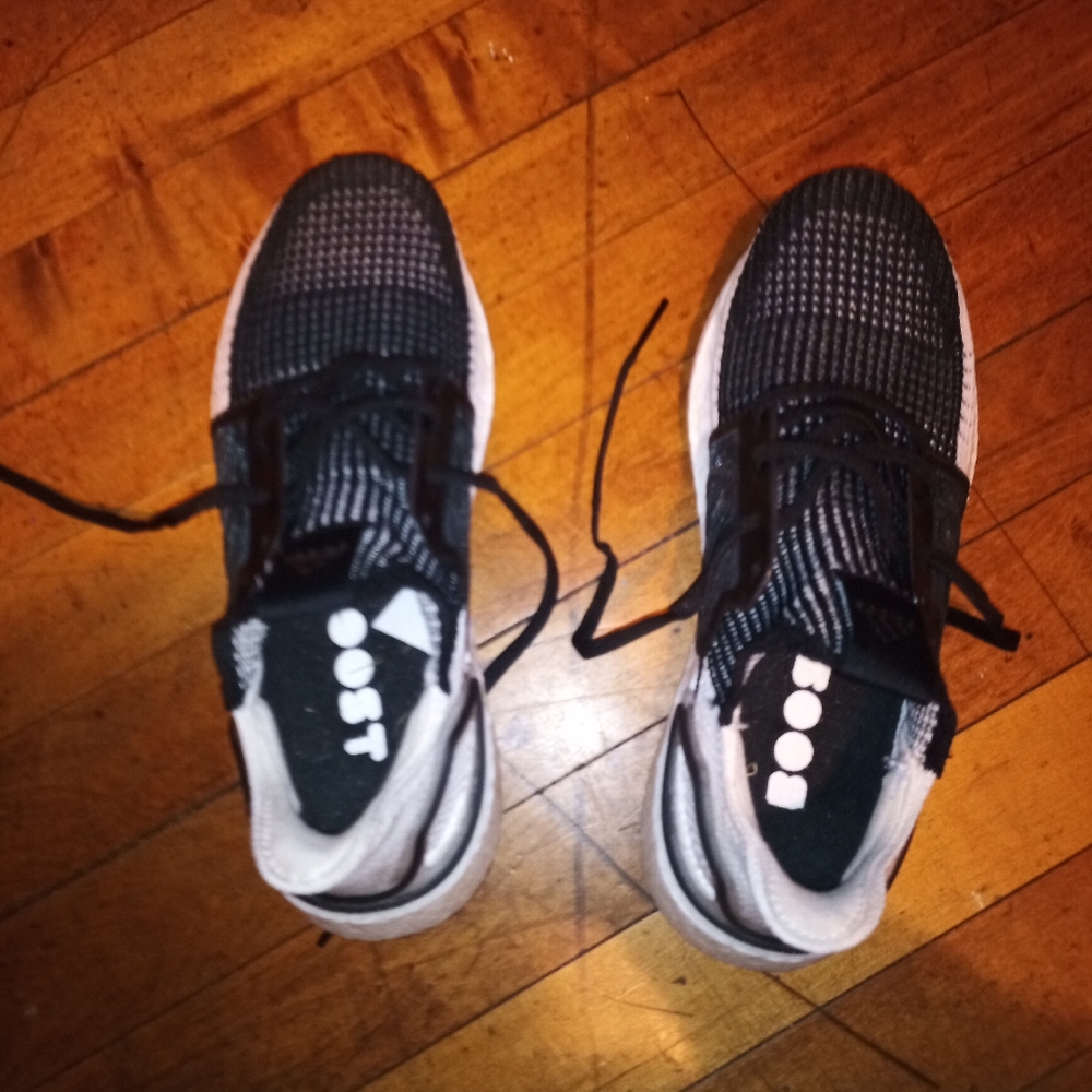 7 1/2 Adidas flexible sneakers